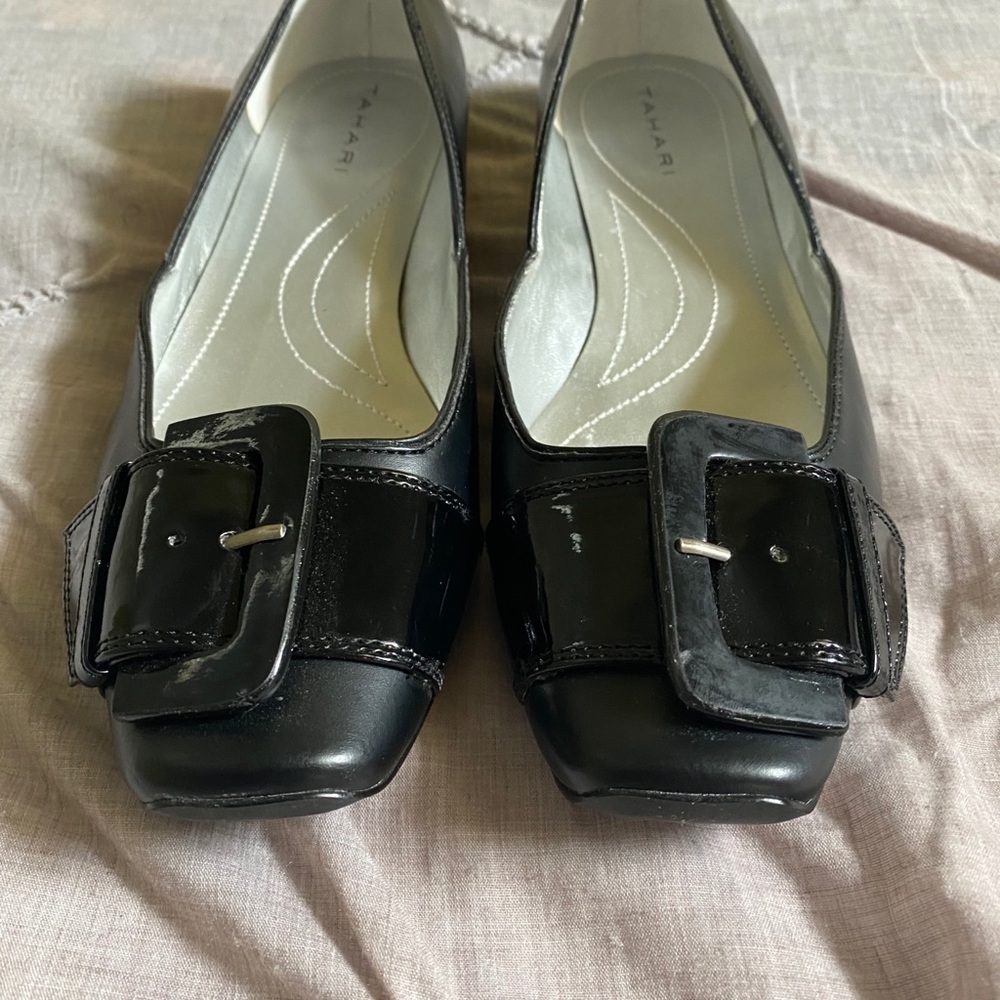 TAHARI FLATS SIZE 8